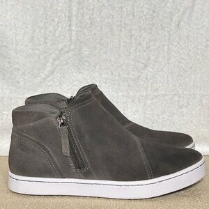 Clarks Womens Pawley Adwin Grey Suede Side Zip Sneakers Shoes SZ 7.5 M
